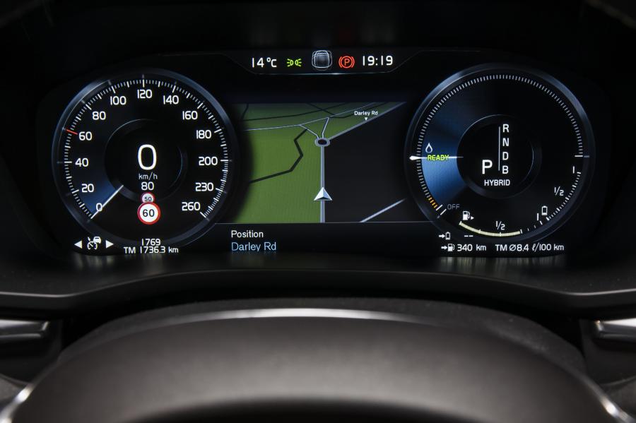 Панель приборов Volvo XC60 T8 Inscription 2017 года  (AU) (фото 4 из 23)